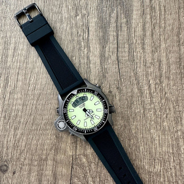 Black Silicone Rubber Dive Watch Strap - 18mm 20mm 22mm 24mm - Premium Design with Knurled Diamond Pattern Strap - Black Buckle